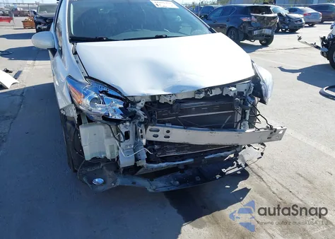 2011 Toyota Prius Two z USA, uszkodzony, nr VIN JTDKN3DU3B5280480